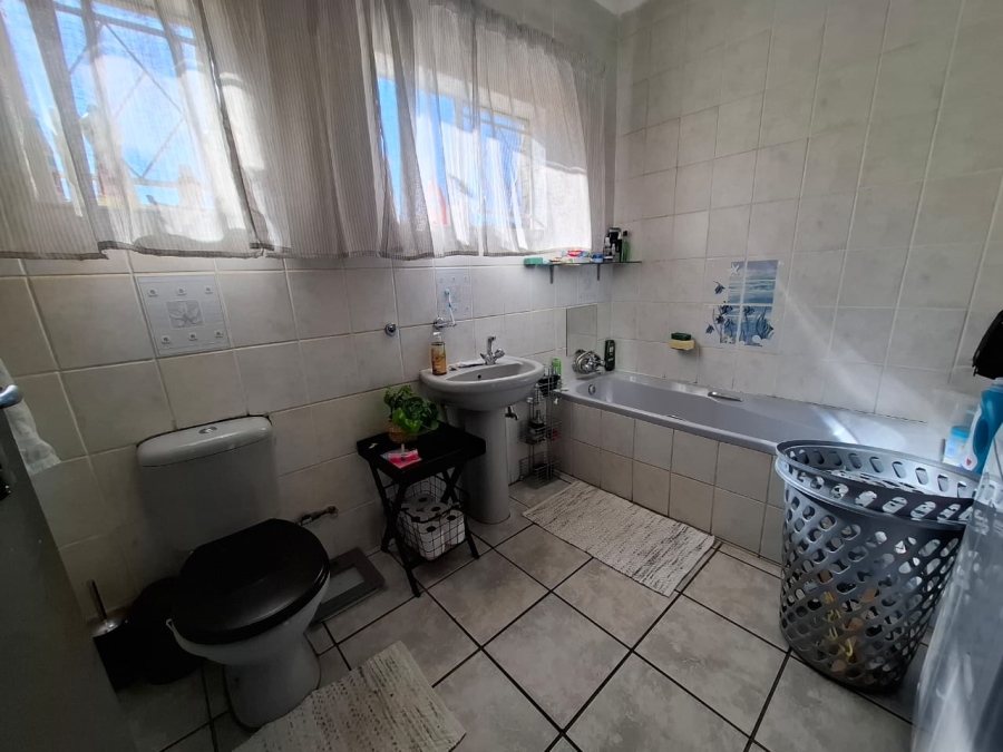 4 Bedroom Property for Sale in Hospitaalpark Free State
